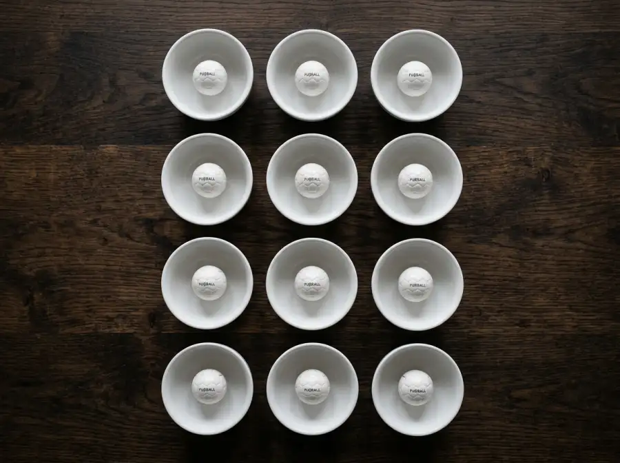 Grafische Darstellung der zwölf Vorrundengruppen der WM 2026 mit Flaggen aller teilnehmenden Nationen